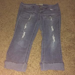 Distressed jean capris